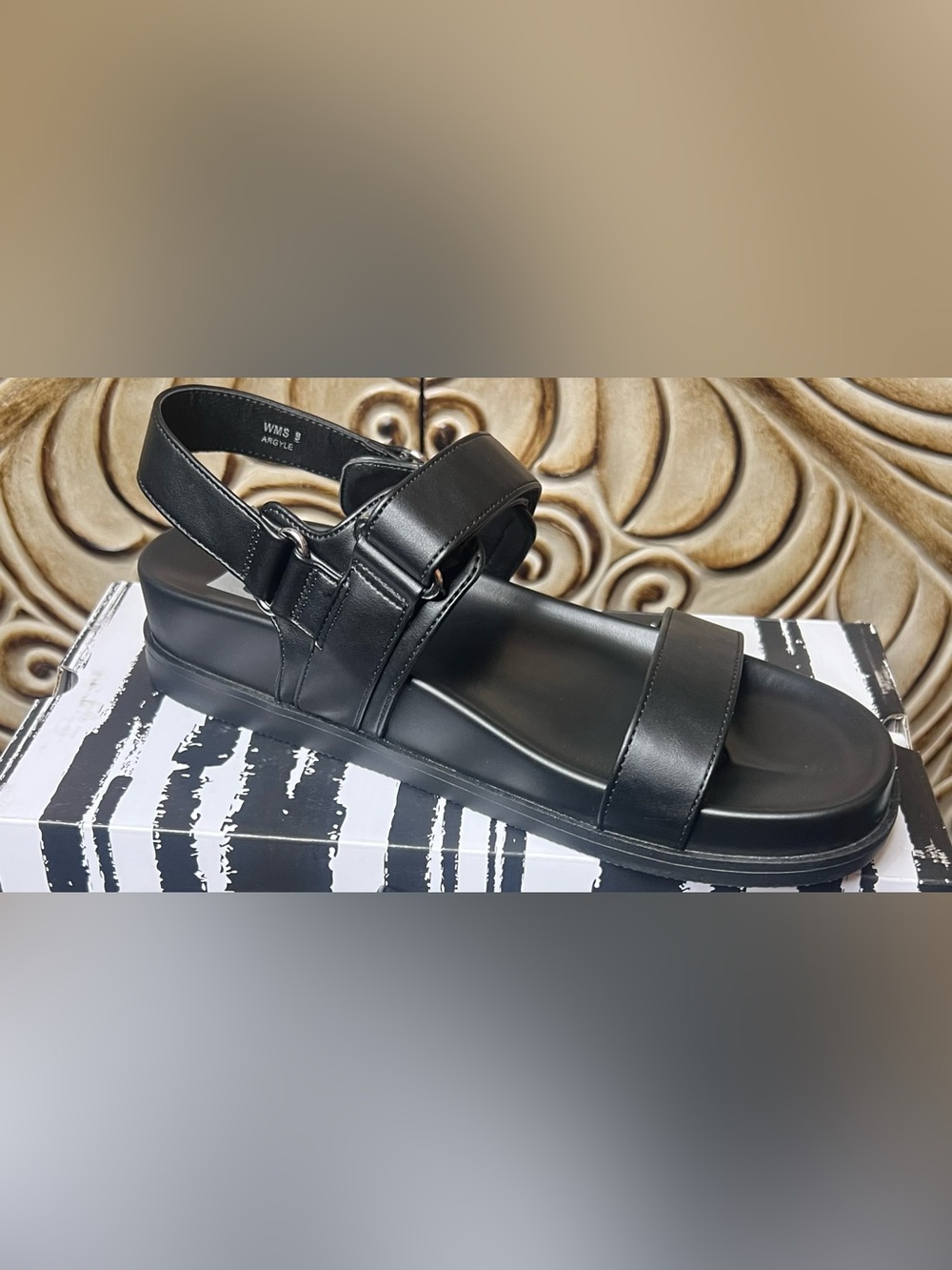NIB DV by Dolce Vita Argyle Black Velcro Low Platform Sandals Women’s Size 9 - Picture 6 of 8